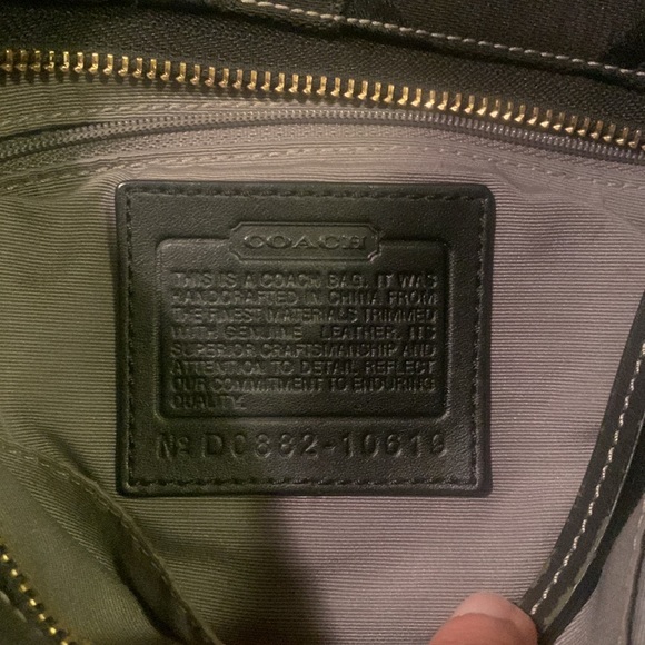 COACH Carly Signature Med Purse 10619 - Picture 3 of 4